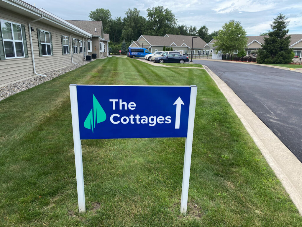saginaw-cottages-direction-sign